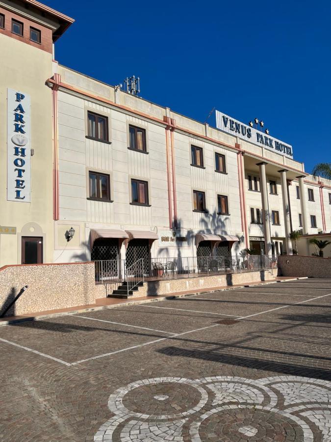 Venus Park Hotel Castel Volturno Exteriör bild